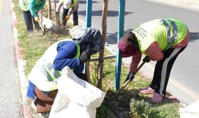 Manisa Soma’nın yolları kadın eliyle şekilleniyor