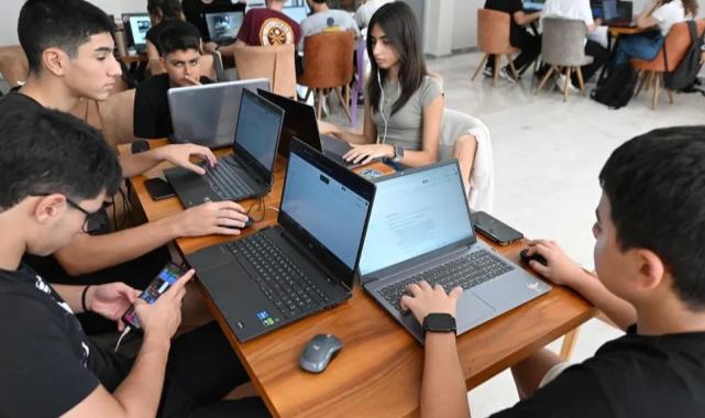 Mersin’de gençler uzay için kod yazdı