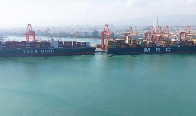 Mersin’in yeni terminali 400 metrelik mega gemiyi karşıladı