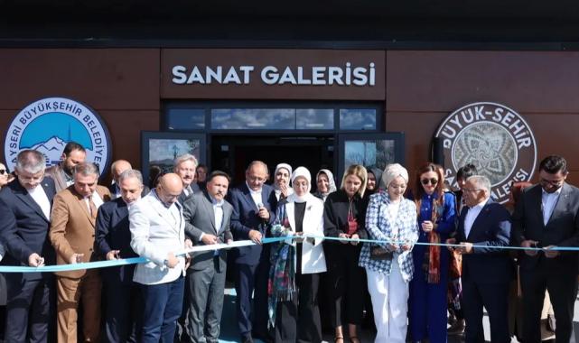 Renklerin Dili Resim Sergisi & Gelenekli Sanatlar Koleksiyonu açıldı