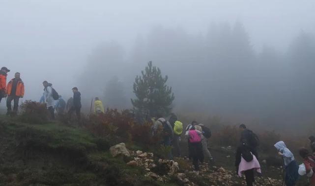 Sakarya’da sisler içindeki Kılıçkaya’da büyüleyici gün