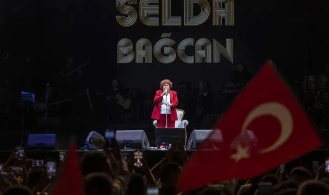 Selda Bağcan’dan Mersin’de Cumhuriyet Bayramı konseri