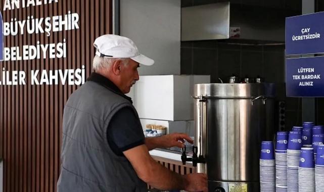 Antalya Büyükşehir’in Emekli Kahveleri’ne büyük ilgi