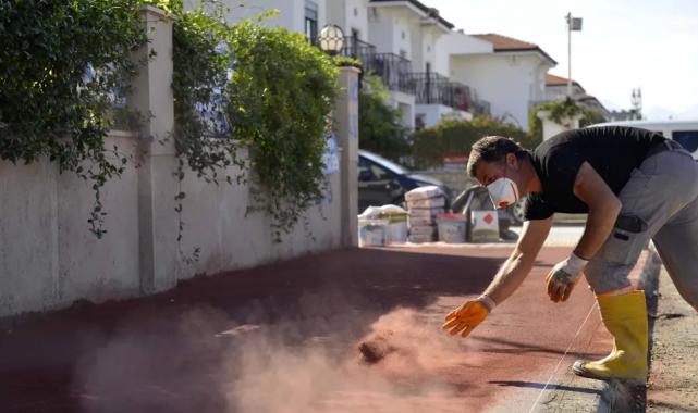 Antalya Güzeloba’da kaldırım çalışması