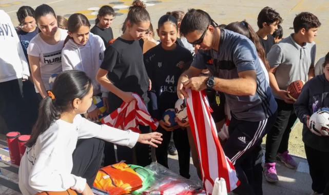Antalya’da 19 ilçeye spor malzemesi desteği