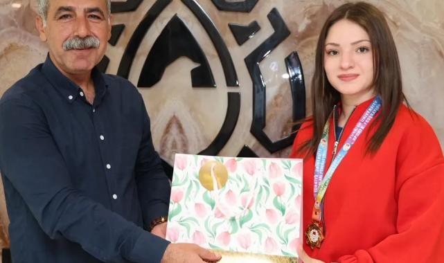 Artuklu Belediye Eşbaşkanı, Mardinli Türkiye Şampiyonu sporcuyu ağırladı