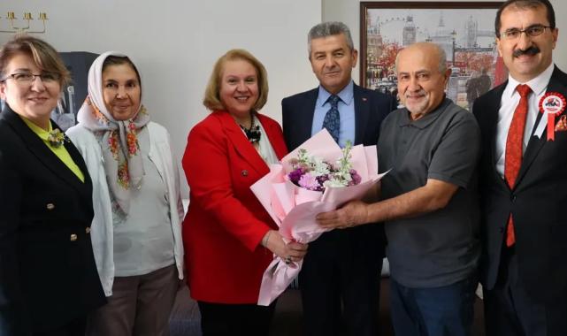 Artvin Valisi Ergün’den emekli öğretmene anlamlı ziyaret