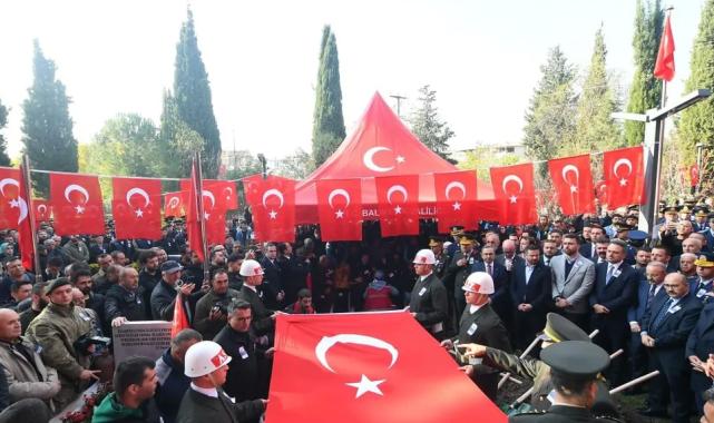 Balıkesir, şehit Uzman Çavuş Emre Sayın’ı son yolculuğuna uğurladı