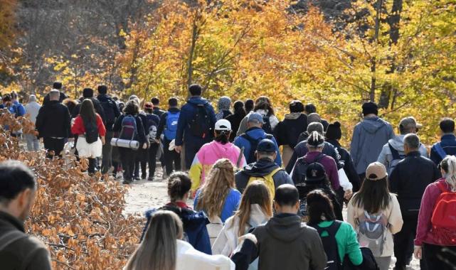 Balıkesir’de Öğretmenler Günü doğa yürüyüşüyle kutlandı