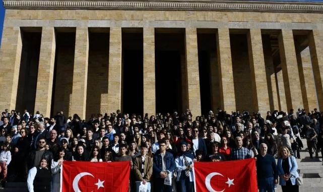 Balıkesirli gençlerden Ata’ya vefa ziyareti