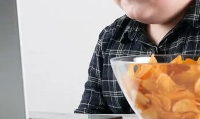 Ekran bağımlılığı ağız sağlığını da etkiliyor!