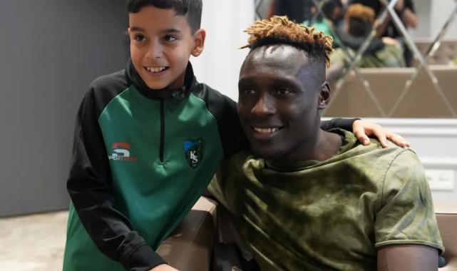 Galatasaray maçının yıldız ismi yeşil-siyahlı taraftarlarla buluştu