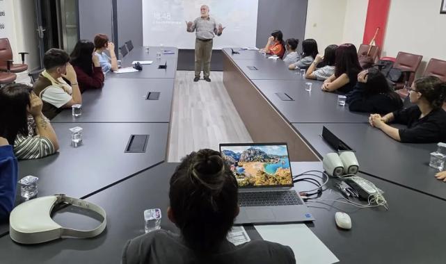 Gazeteci Özke gençlerle şiir üzerine buluştu