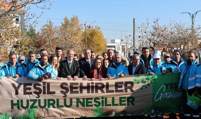  Gaziantep’te YEŞİLANTEP projesiyle fidanlar toprakla buluşuyor
