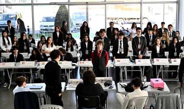 Genç delegeler ASSİM’de basın özgürlüğünü tartıştı