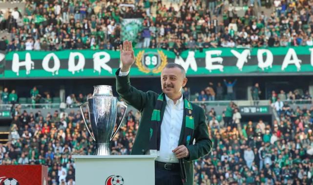 Hem taraftarı, hem Kocaelispor’u kutladı