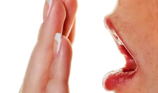 İşte ağız kokusuna yol açan 6 neden