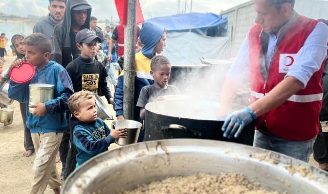 İyilik gemisi yardımları Gazze’de… Sıcak yemekler günlük 35 bine yükseldi
