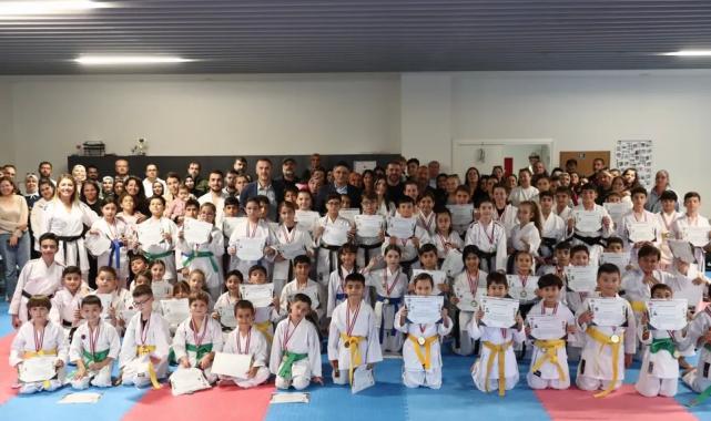 İzmir Aliağa’da 75 sporcu yeni kuşağa sahip oldu