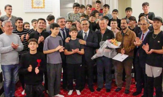 İzmir İl Milli Eğitim Müdürü Yahşi’den anlamlı ziyareti