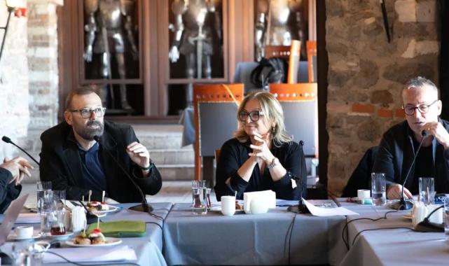 İzmir Şehir Tiyatroları danıştı