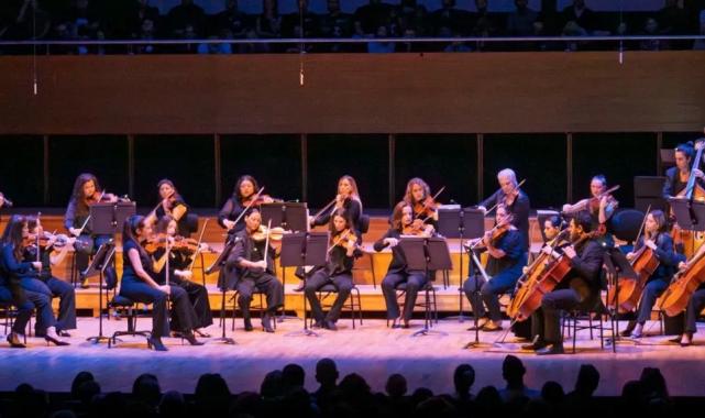 İzmir’de Ata’ya özlem notalarla yankılandı