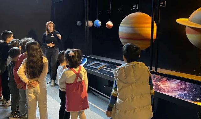 İzmir’de hayallerini çizen 650 çocuk Uzay Kampüsü’nde buluştu