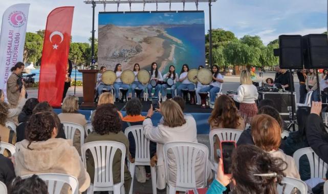 İzmir’de kadınlardan ”Buradayım, iyiyim” mesajı
