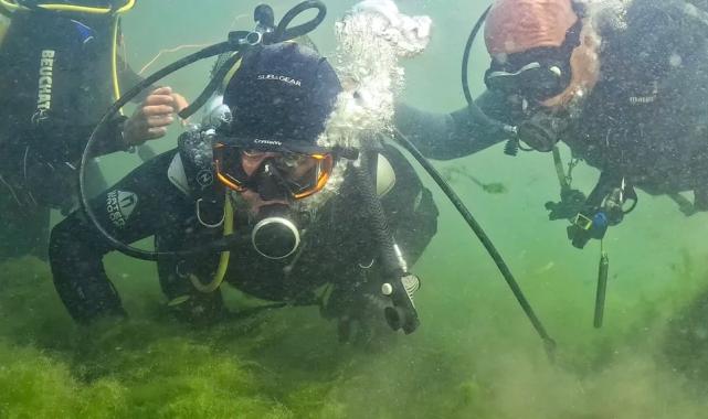 İzmit Körfezi’nde umut veren dalış… Başkan Büyükakın ve uzmanlar canlanan ekosisteme daldı