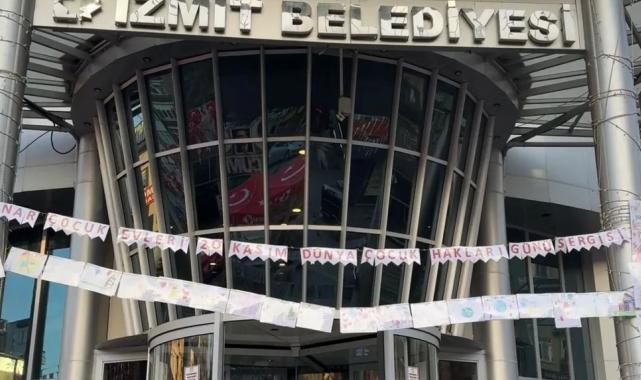İzmit’te çocukların eserleri belediyede, mutlulukları ekranda