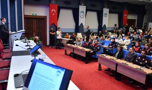 Kayseri Büyükşehir personeline ‘Etik Davranış’ eğitimi