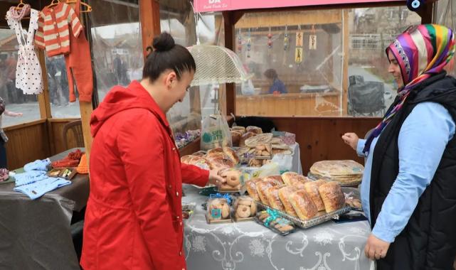 Kayseri Talas’ın Maharetli Eller Kadın Üretici Pazarı’na büyük ilgi