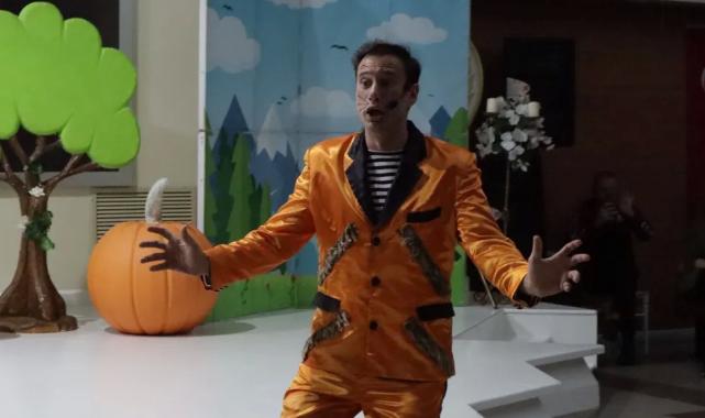 Kocaeli İzmit’te Çocuk Hakları Gününe özel tiyatro gösterisi