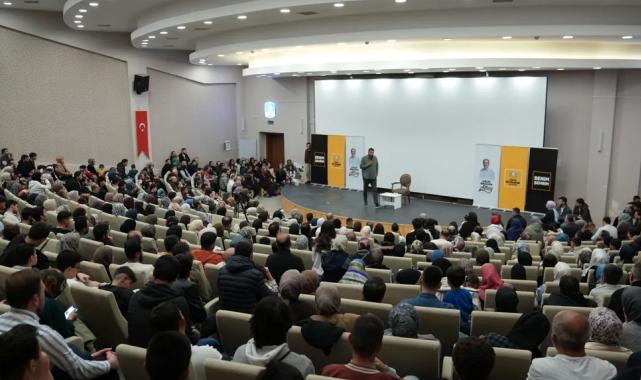 Konya’da ‘Şehir Konferansları’ başladı