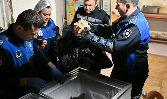 Manisa’da 150 kilo pişmiş tavuk eti ele geçirildi! İşletme mühürlendi