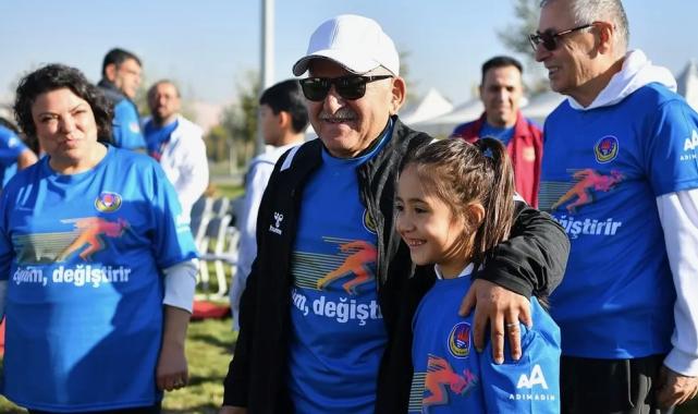 Memduh Büyükkılıç’tan anlamlı koşu