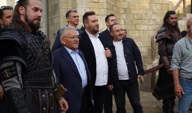 Memduh Büyükkılıç’tan İstanbul’da film platosuna ziyaret