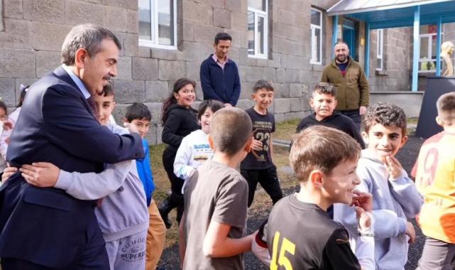 Öğrenciler ara tatile çıktı… Bakan Tekin: Dinlenin, kendinize zaman ayırın