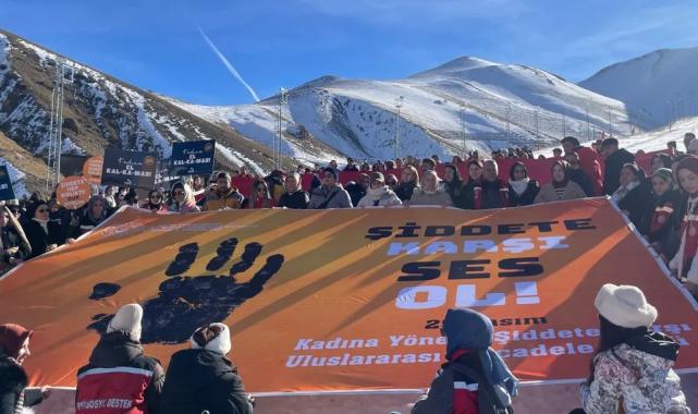 Palandöken’de ‘Şiddete Karşı Tek Yürek’… Kadınlar ön saflarda yürüdü