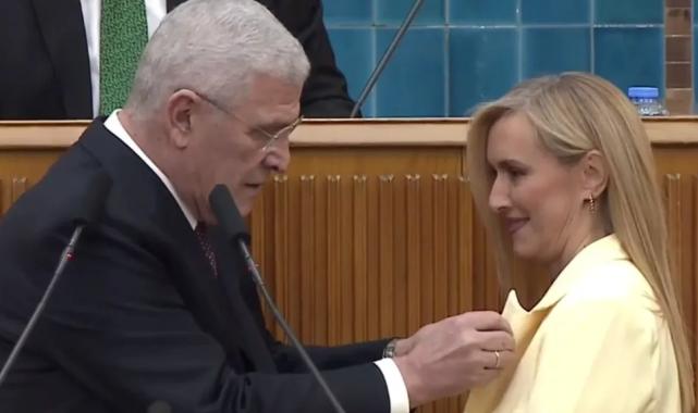 Prof. Dr. İpek Özkal Sayan İYİ Parti’ye katıldı