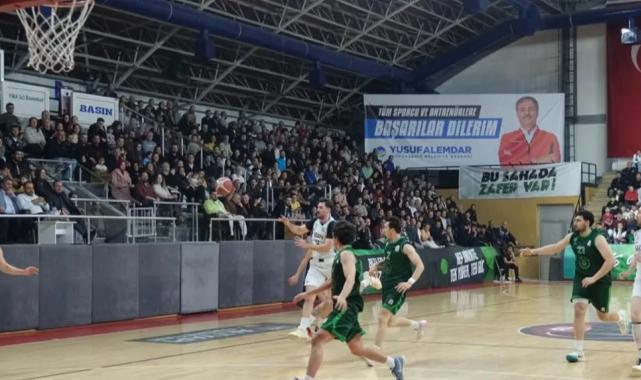 Sakarya Büyükşehir Basketbol taraftarı önünde 7’de 7 yaptı