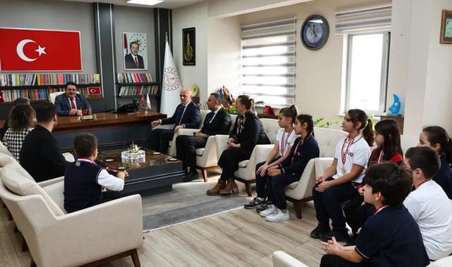 Sakarya Serdivanlı ilkokul öğrencilerinden Milli Eğitim’e ziyaret