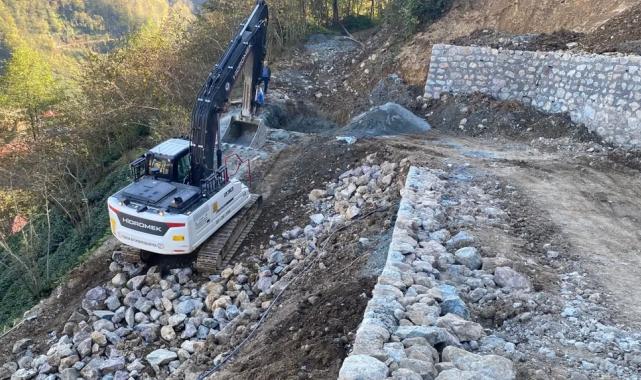 Trabzon’da taş duvar çalışmaları sürüyor