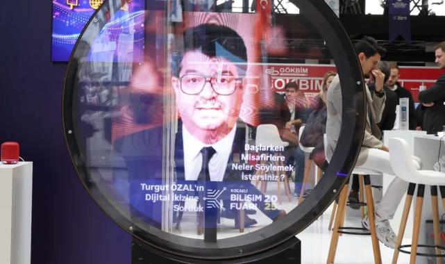 Turgut Özal hologram yöntemiyle Kocaeli Bilişim Fuarı’nda