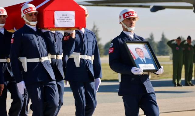 Uçak kazasında şehit olan iki subay Eskişehir’de karşılandı