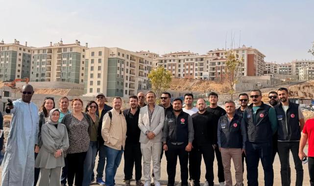 Uluslararası gazeteciler afet şehirlerinde asrın inşasına hayran kaldılar