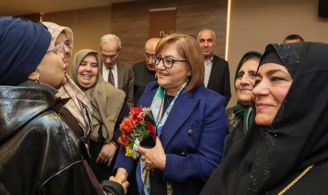 Umreden dönen ikinci kafile başkan Fatma Şahin ile buluştu