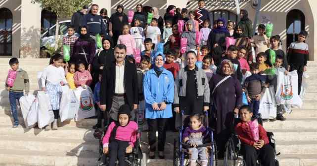 Yetim çocuklar unutamayacakları gün yaşadı