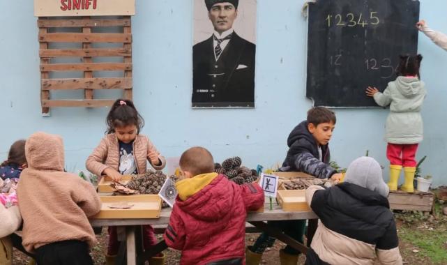 Adana’da okulun atıl bahçesinde ‘açık hava’ ders