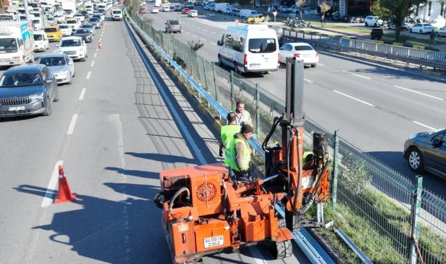 Antalya Gazi Bulvarı’nda otokorkuluk çalışması